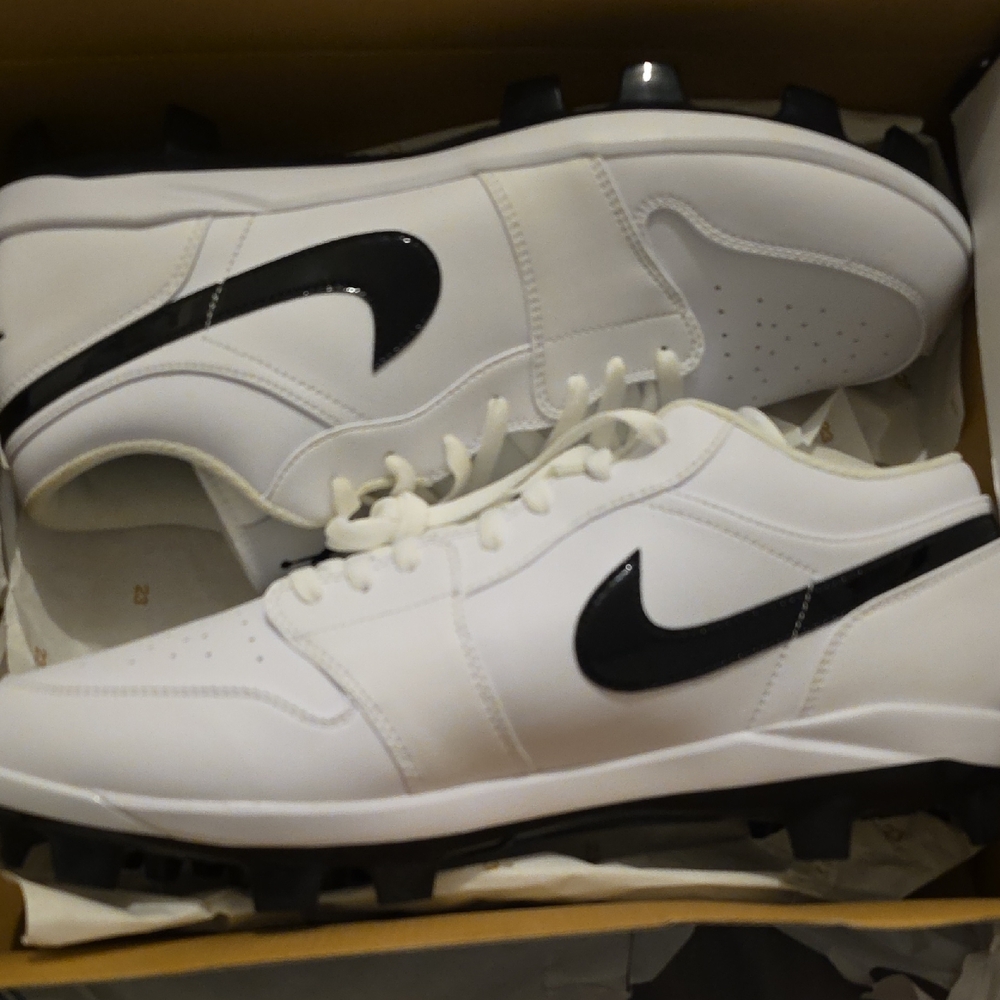 Nike Men's Athletic Shoes in White and Black